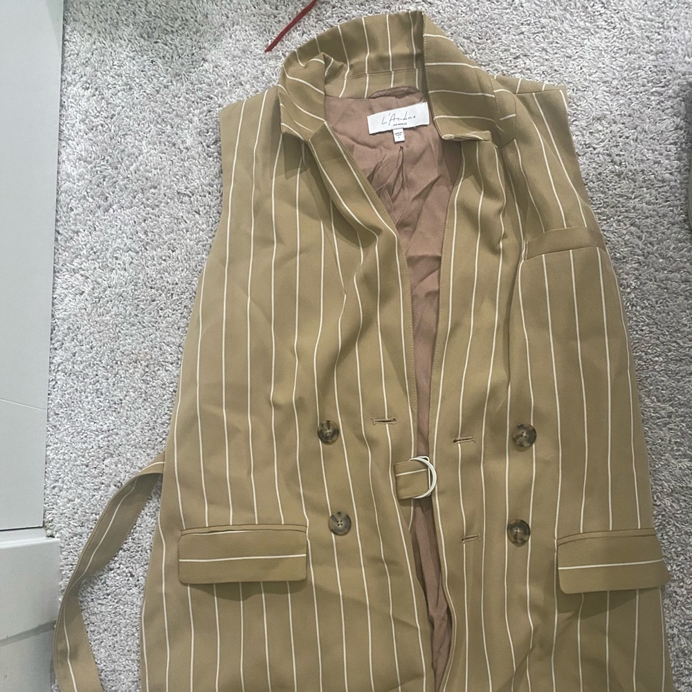Sleeveless blazer top